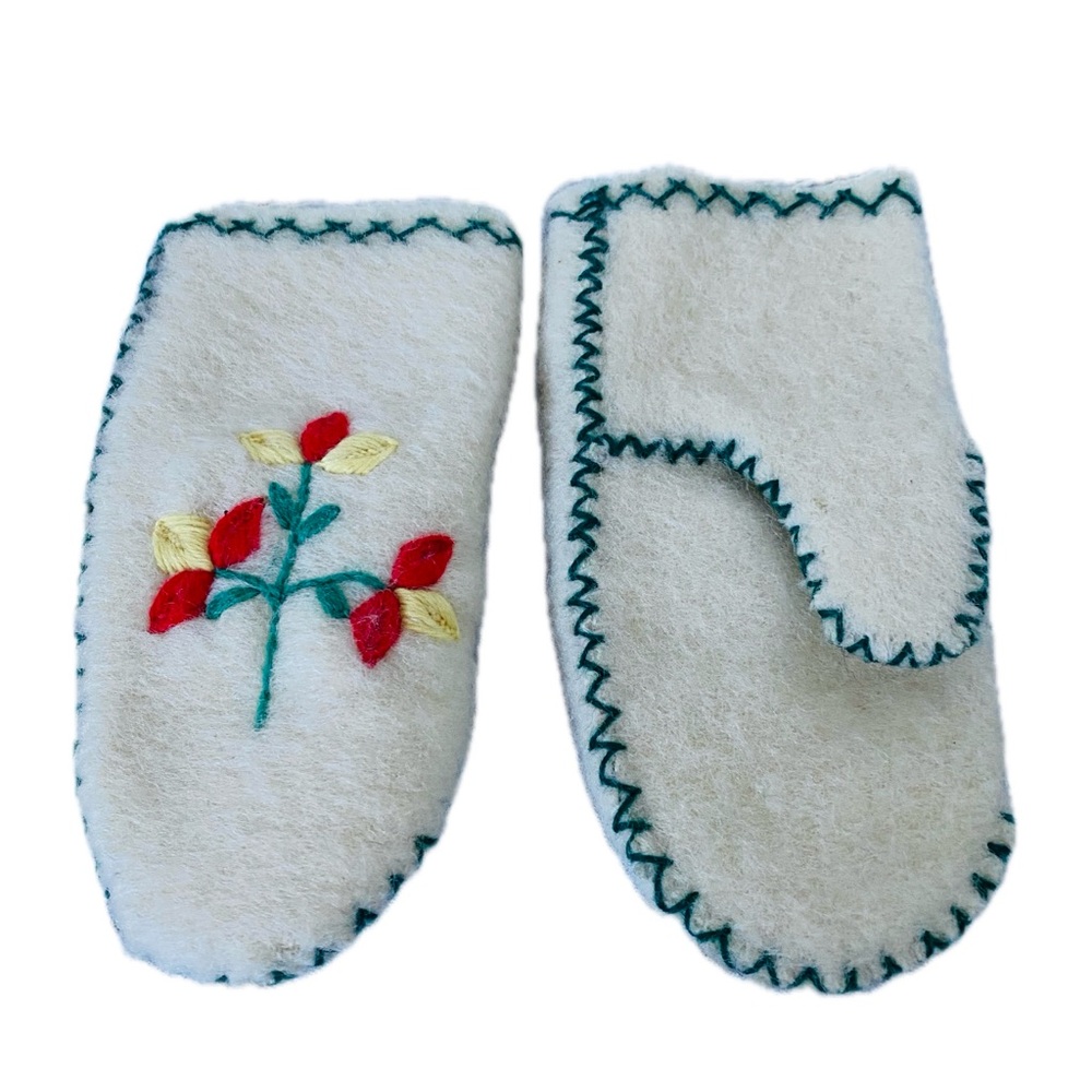 Vintage 60’s Handmade Wool Mittens with Floral Embroidery